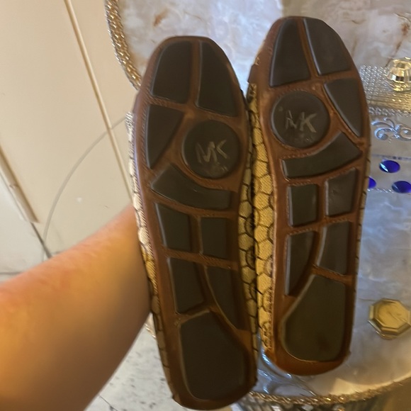 Michael kors flats in great condition only wear them once - Picture 6 of 6
